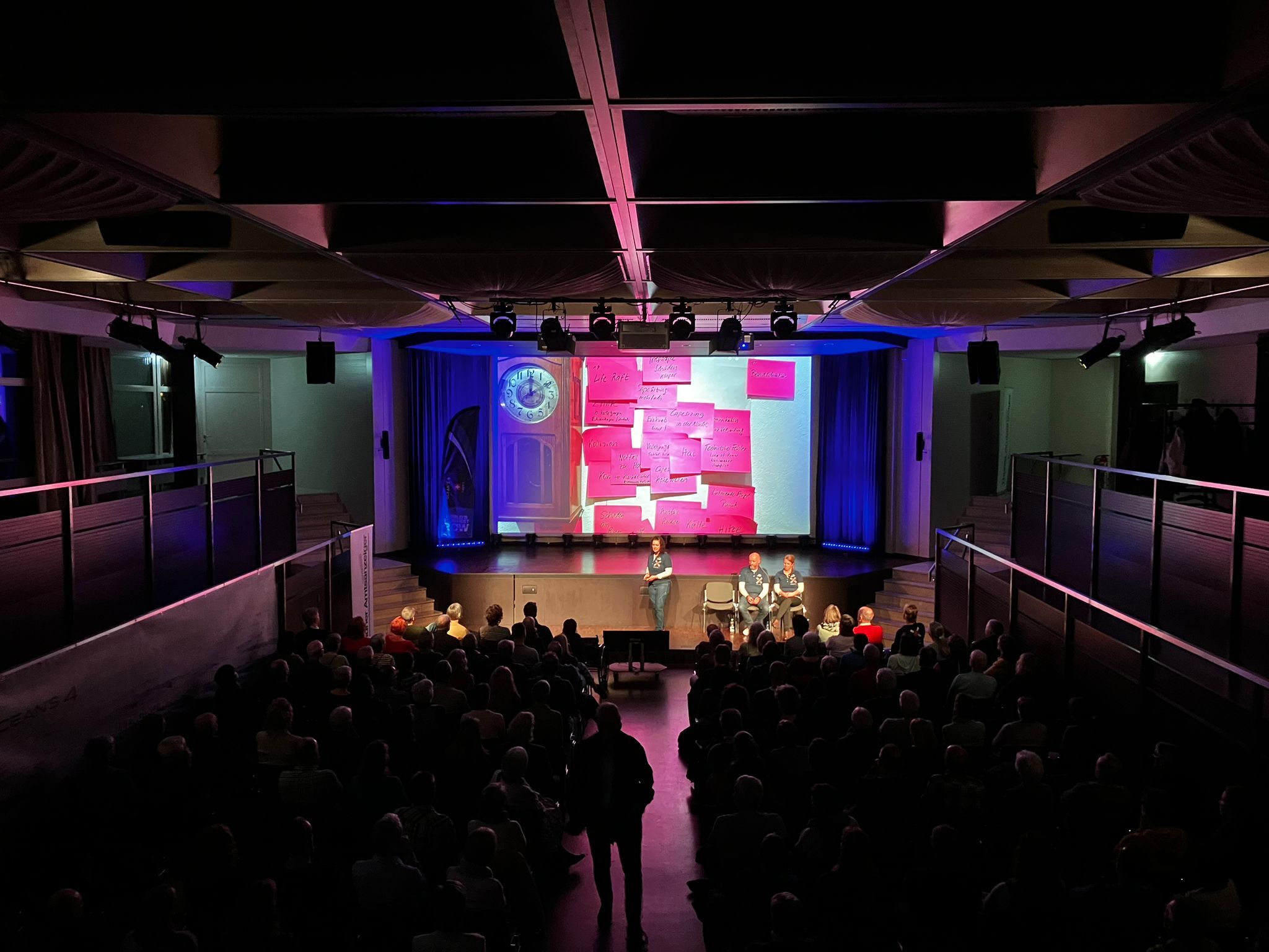 &Uuml;BER 1000 ABENTEUERLUSTIGE BESUCHER 